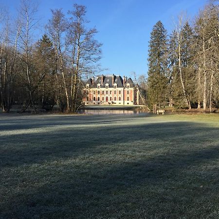 Chateau Du Breuil Bed & Breakfast Gevrolles Eksteriør bilde