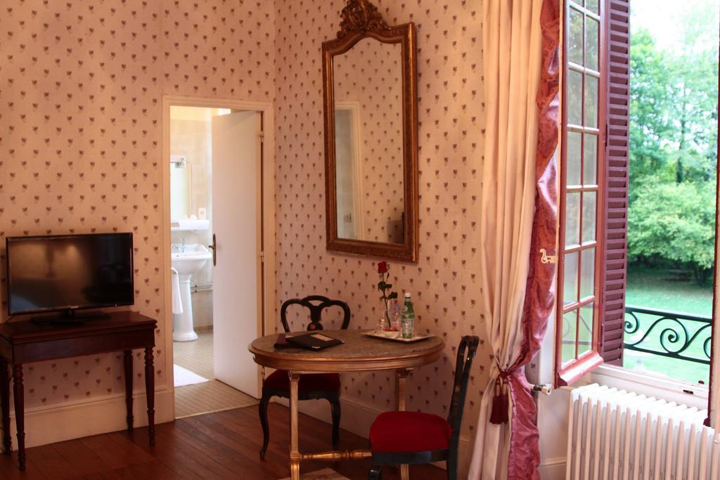 Chateau Du Breuil Bed & Breakfast Gevrolles Rom bilde