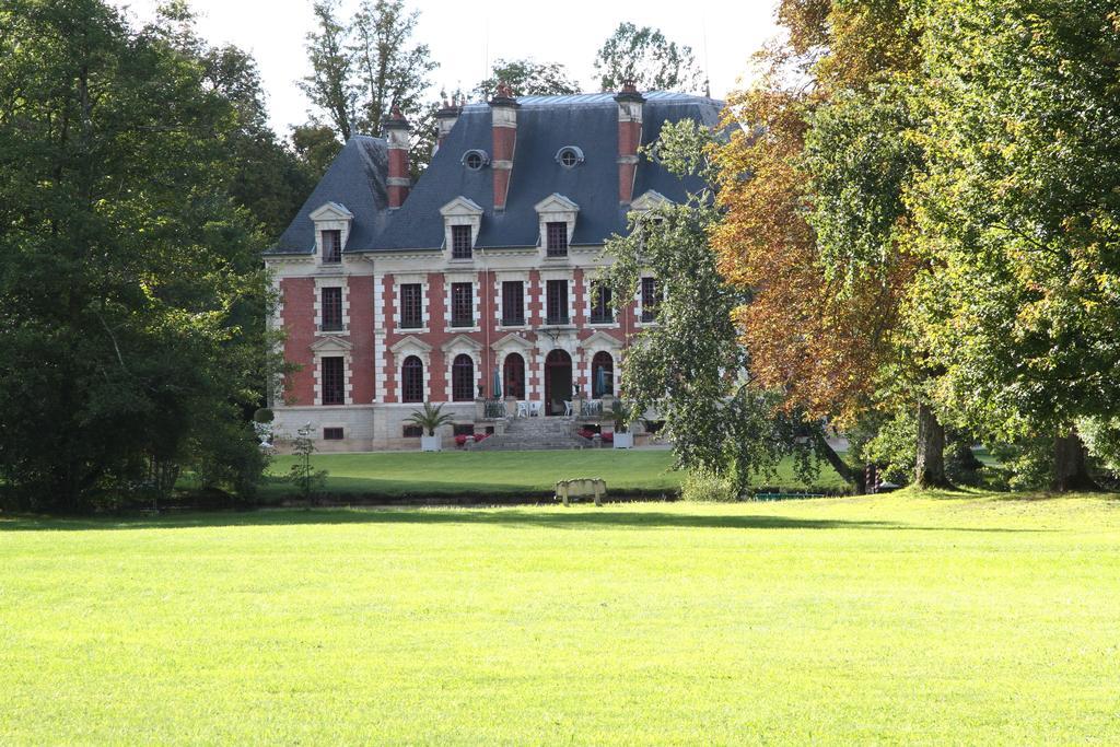 Chateau Du Breuil Bed & Breakfast Gevrolles Eksteriør bilde