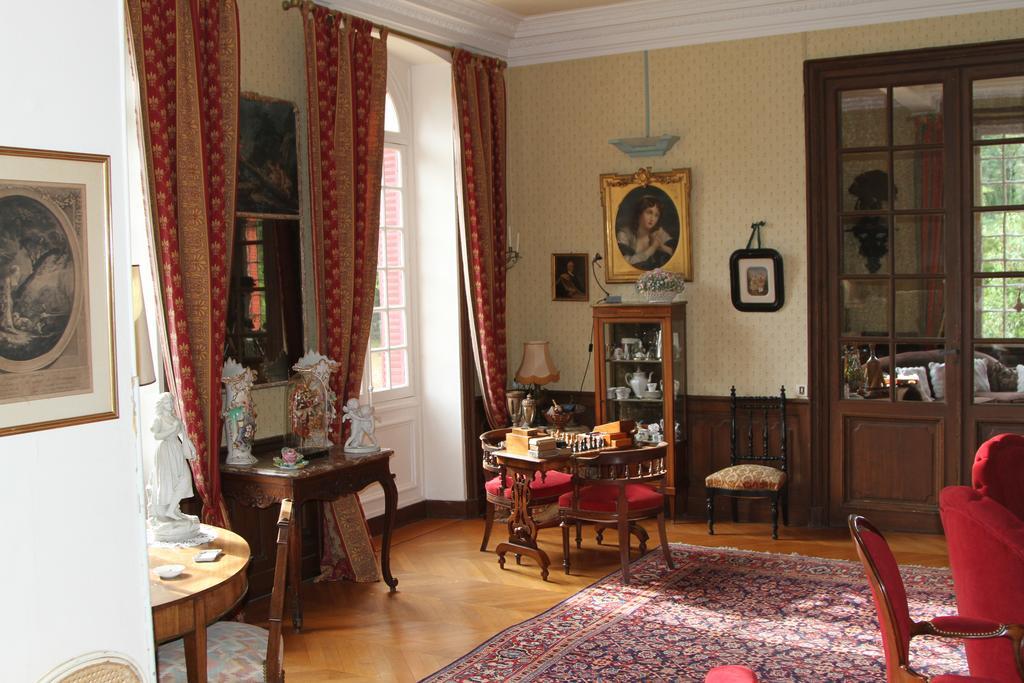 Chateau Du Breuil Bed & Breakfast Gevrolles Eksteriør bilde