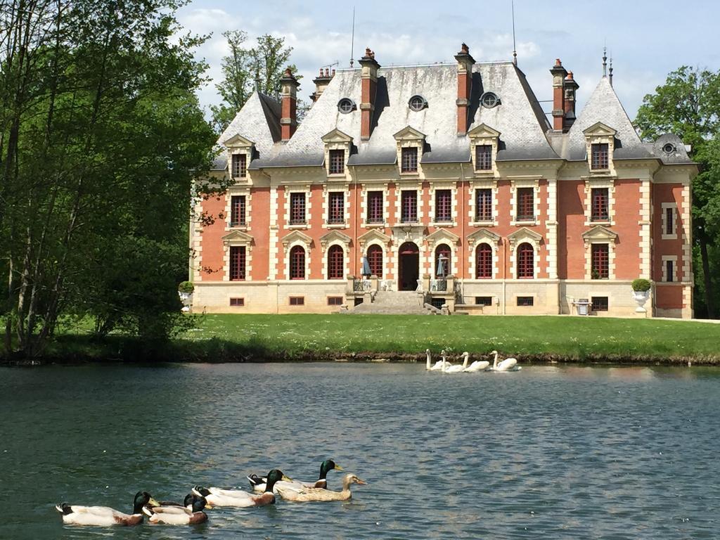 Chateau Du Breuil Bed & Breakfast Gevrolles Eksteriør bilde